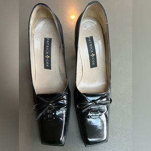 Black, dressy pumps, work of art, exquisite